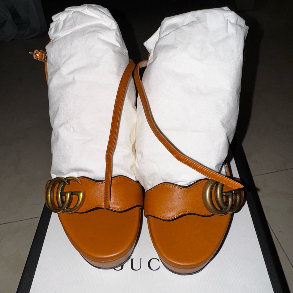 Gucci Tan Leather Sandals Minimalist Design GG Marmont Platform
